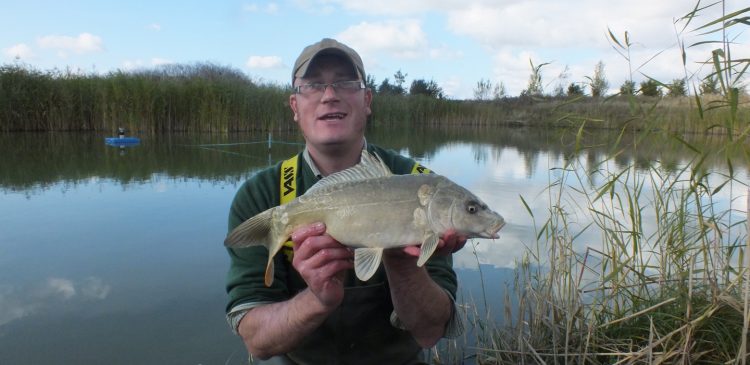 Simon catches a whopper at the Gelder lake.